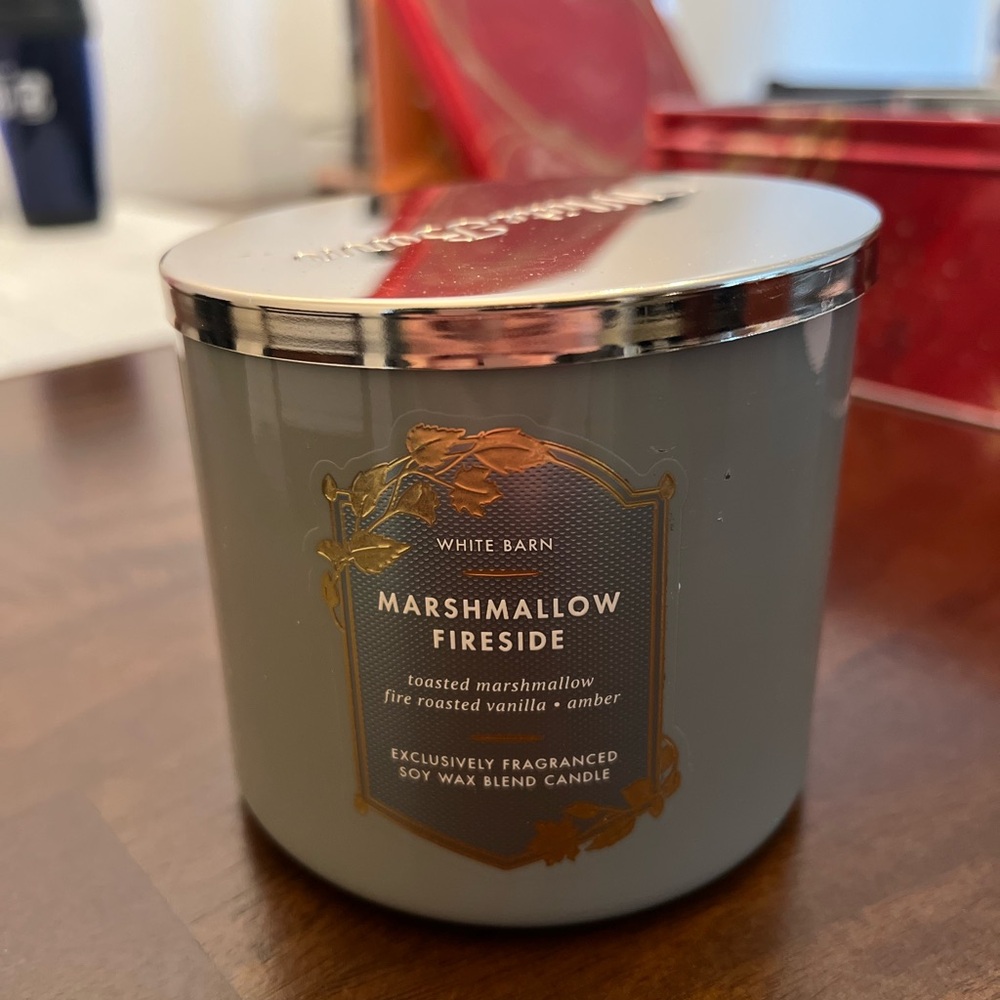 White Barn Marshmallow Fireside Candle